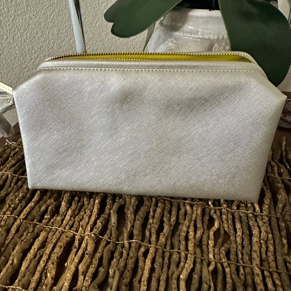 Kendra Scott Case - Picture 3 of 8